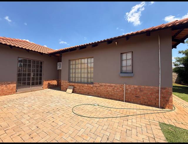3 BEDROOM HOUSE FOR SALE IN WATERKLOOF EAST
